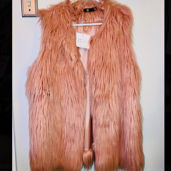 Pink Curly Faux Fur Vest - Missguided - Picture 2 of 4